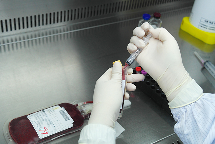 유핵세포 수 측정 및 감염성 질환 검사를 위한 샘플 채취